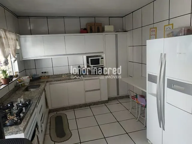 Casa com 478m² 6 quartos e 3 banheiros, à venda, no bairro Vila Ipiranga em Londrina