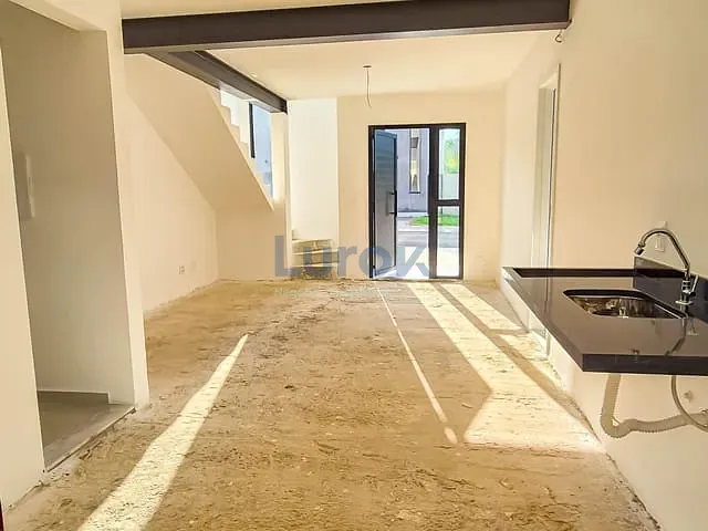 Casa 2 quartos e 3 banheiros, à venda, no bairro Vila Capuava em Valinhos