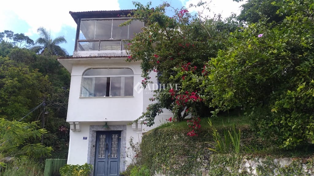 Casa à venda com 4 quartos, 132m² - Foto 1