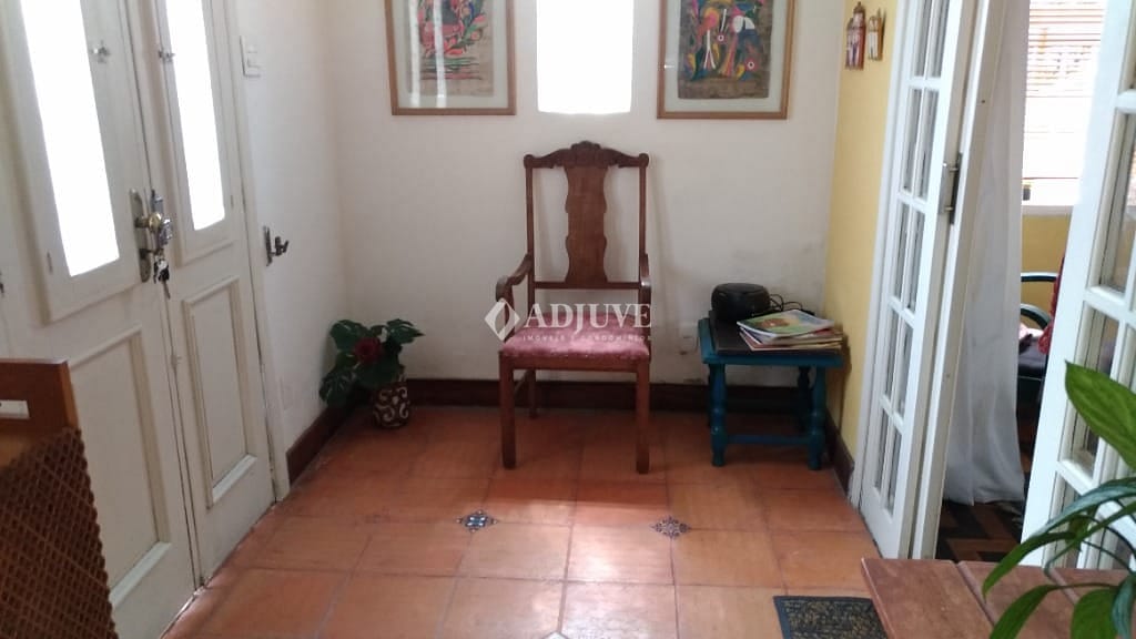 Casa à venda com 4 quartos, 132m² - Foto 2