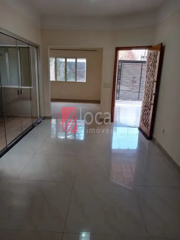 Casa com 3 quartos à venda, 130m² — foto 2 de 34