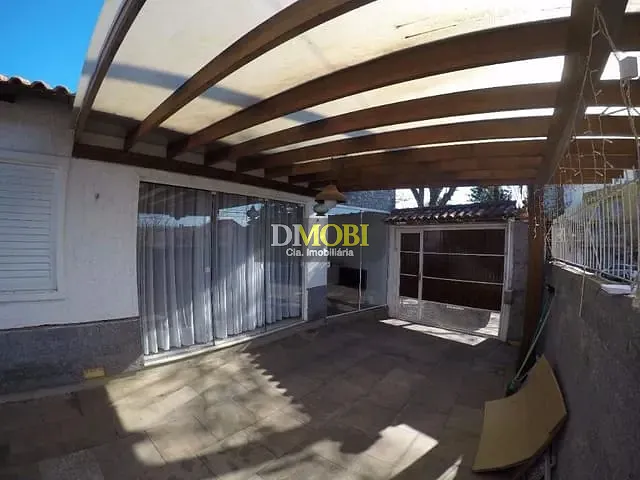 Casa com 300m² 2 quartos e 2 banheiros, à venda, no bairro Centro em Gravataí
