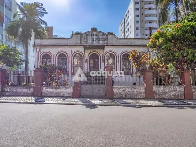 Casa com 1043m², à venda, no bairro Centro em Ponta Grossa