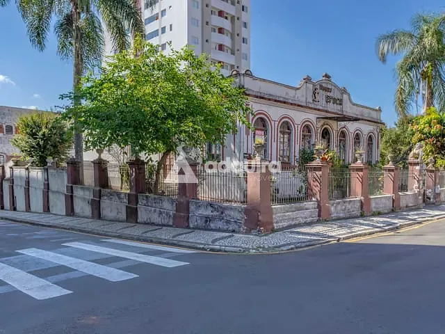 Casa com 1043m², à venda, no bairro Centro em Ponta Grossa