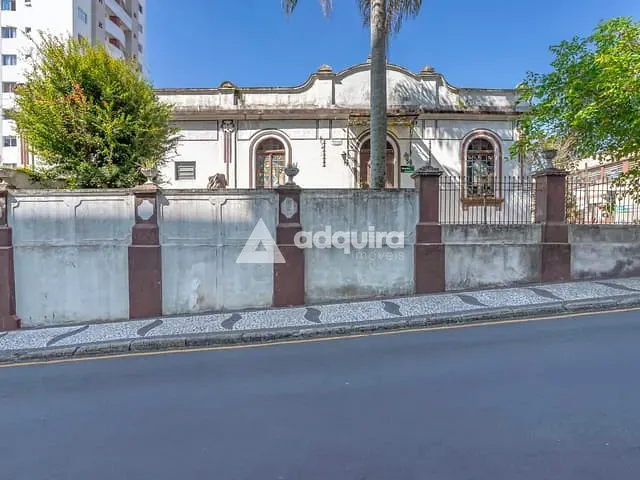Casa com 1043m², à venda, no bairro Centro em Ponta Grossa