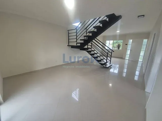 Casa com 420m² 4 quartos e 5 banheiros, para alugar, no bairro Lenheiro em Valinhos