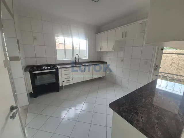 Casa com 420m² 4 quartos e 5 banheiros, para alugar, no bairro Lenheiro em Valinhos