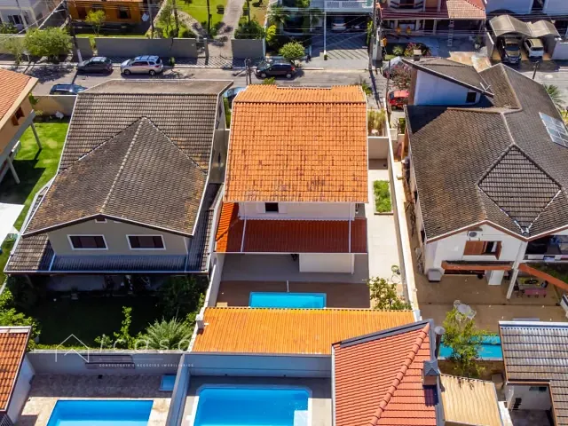 Casa com 360m² 4 quartos e 4 banheiros, à venda, no bairro Jardim das Colinas em São José dos Campos