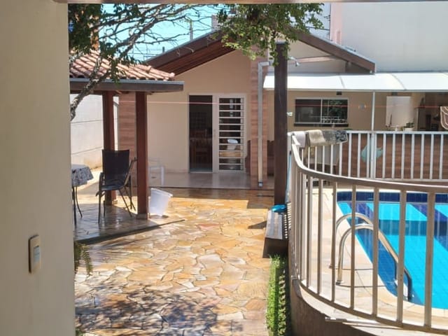 Casa com 320m² 2 quartos e 2 banheiros, à venda, no bairro Loteamento Residencial Andrade em Pindamonhangaba