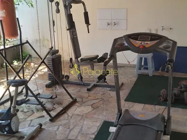Casa com 320m² 2 quartos e 2 banheiros, à venda, no bairro Loteamento Residencial Andrade em Pindamonhangaba