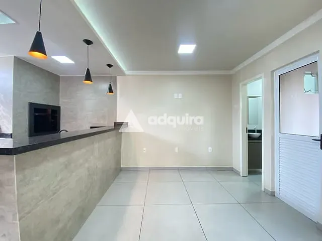 Casa 2 quartos e 1 banheiro, à venda, no bairro Piriquitos em Ponta Grossa