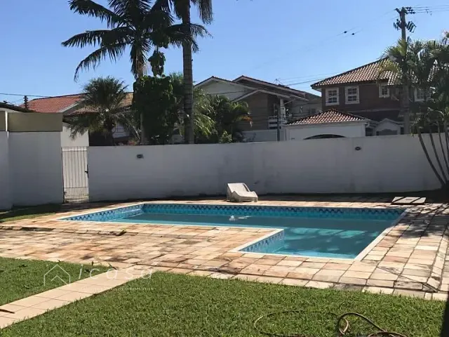 Casa com 720m² 6 quartos e 5 banheiros, à venda, no bairro Jardim das Colinas em São José dos Campos