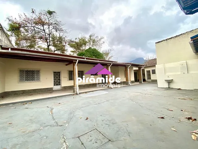 Casa com 417m² 6 quartos e 2 banheiros, à venda, no bairro Caputera em Caraguatatuba