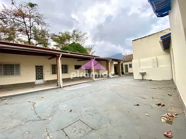 Casa com 285m² 3 quartos e 2 banheiros, à venda, no bairro Estrela Dalva em Caraguatatuba