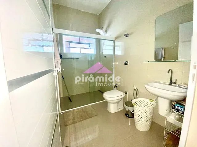 Casa com 285m² 3 quartos e 2 banheiros, à venda, no bairro Estrela Dalva em Caraguatatuba