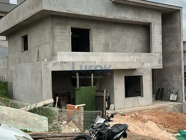 Casa com 300m² 3 quartos e 5 banheiros, à venda, no bairro Vila Pagano em Valinhos