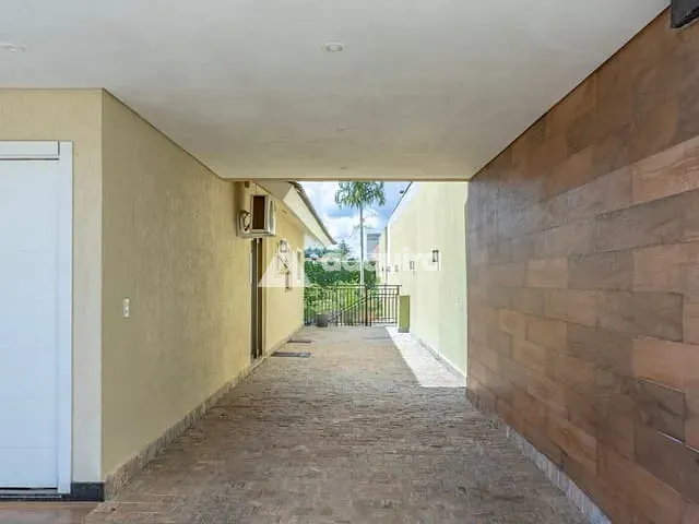 Casa com 588m² 3 quartos e 4 banheiros, à venda, no bairro Orfãs em Ponta Grossa