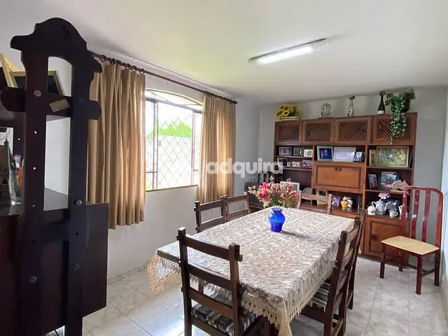 Casa 4 quartos e 3 banheiros, à venda ou para alugar, no bairro Jardim Carvalho em Ponta Grossa