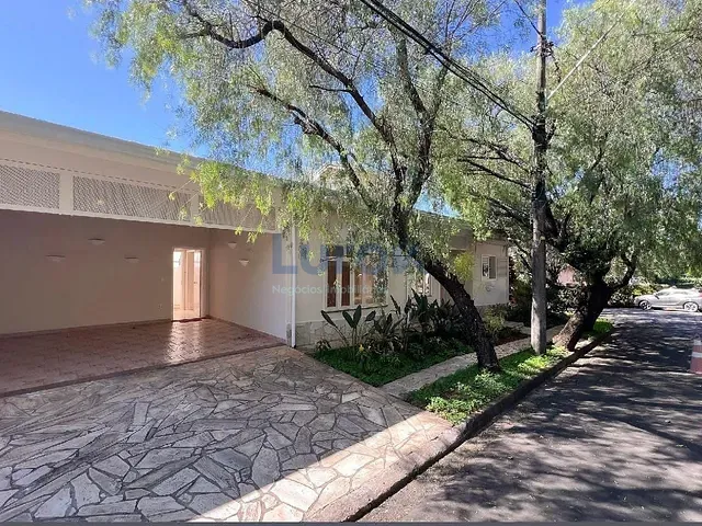 Casa com 266m² 3 quartos e 3 banheiros, à venda ou para alugar, no bairro Chácaras Silvania em Valinhos