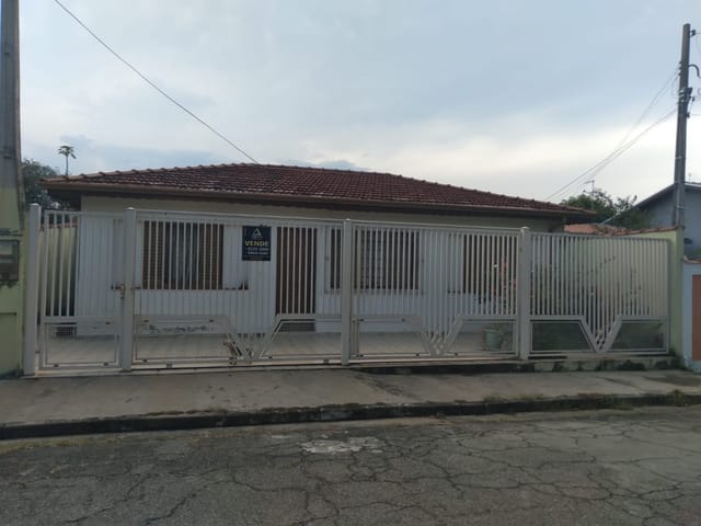 Casa com 357m² 3 quartos e 1 banheiro, à venda, no bairro Loteamento João Tamborindeguy Fernandes em Pindamonhangaba