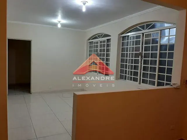 Casa com 200m² 3 quartos e 2 banheiros, à venda, no bairro Vila Industrial em São José dos Campos