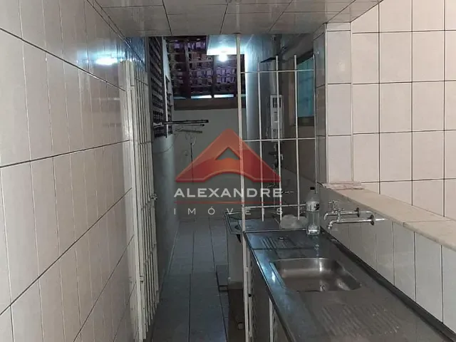 Casa com 200m² 3 quartos e 2 banheiros, à venda, no bairro Vila Industrial em São José dos Campos