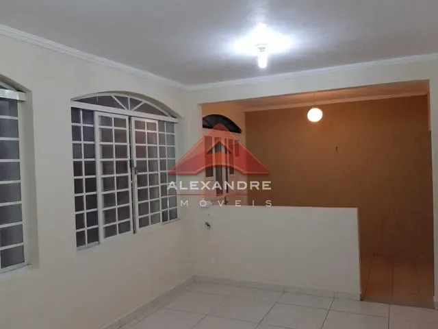 Casa com 200m² 3 quartos e 2 banheiros, à venda, no bairro Vila Industrial em São José dos Campos