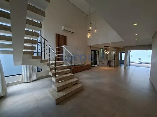 Casa com 333m² 3 quartos e 4 banheiros, à venda, no bairro Roncáglia em Valinhos