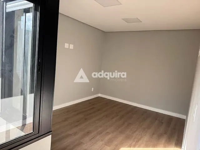 Casa com 206m² 3 quartos e 2 banheiros, à venda, no bairro Contorno em Ponta Grossa