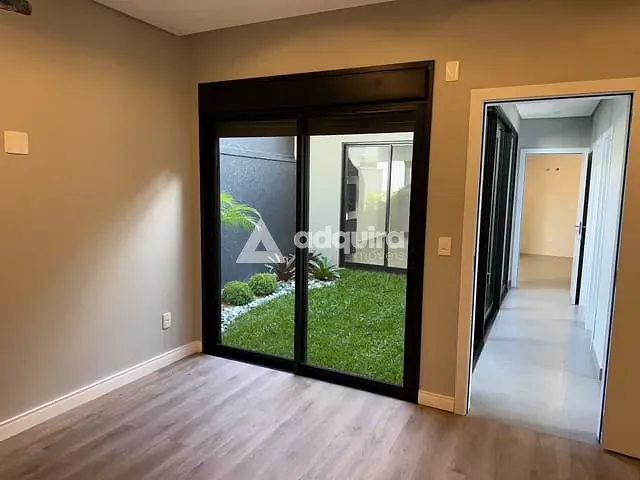 Casa com 206m² 3 quartos e 2 banheiros, à venda, no bairro Contorno em Ponta Grossa