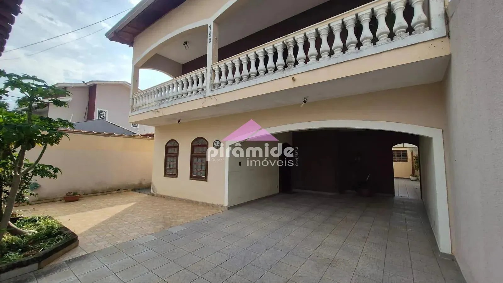 Casa, 3 quartos, 266 m² - Foto 1