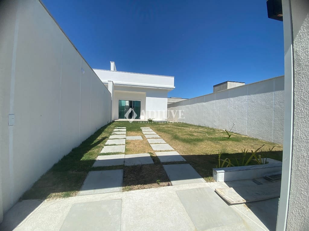 Casa à venda com 3 quartos, 81m² - Foto 1