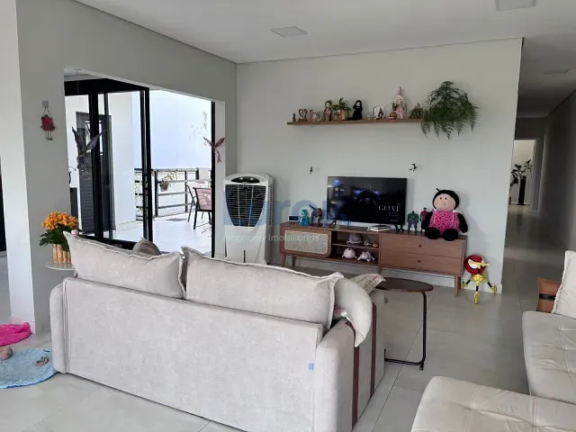 Casa com 245m² 3 quartos e 3 banheiros, à venda, no bairro Roncáglia em Valinhos