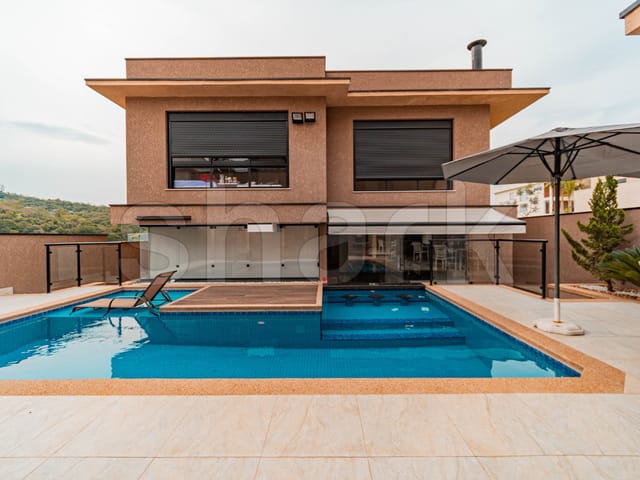 Casa com 420m² 4 quartos e 6 banheiros, à venda, no bairro Cidade Tamboré em Santana de Parnaíba