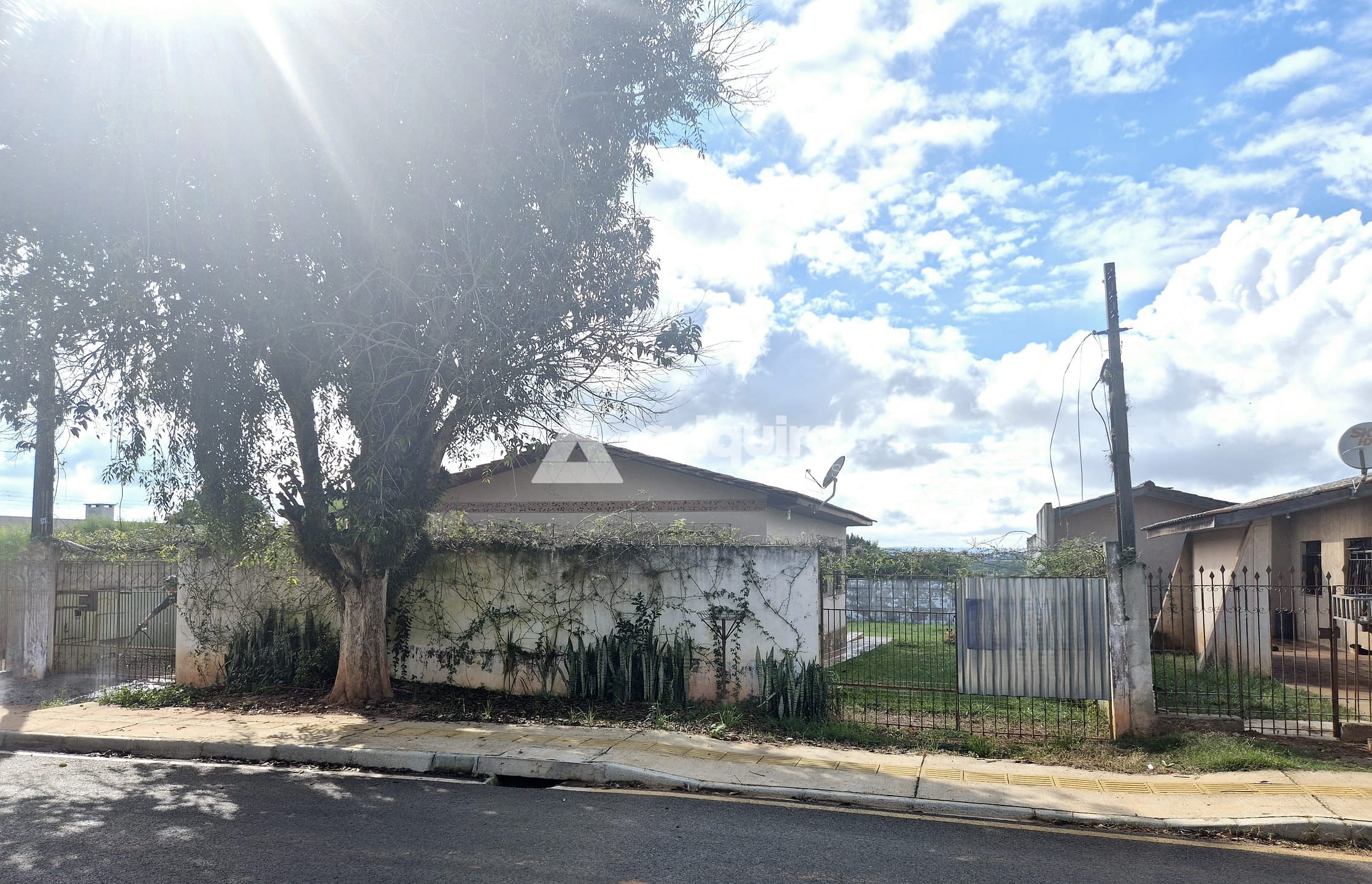 Casa à venda com 3 quartos, 136m² - Foto 1