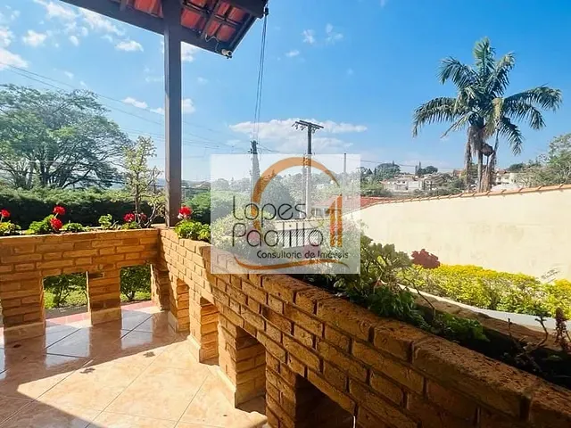 Casa com 522m² 4 quartos e 2 banheiros, à venda, no bairro Vila Santista em Atibaia