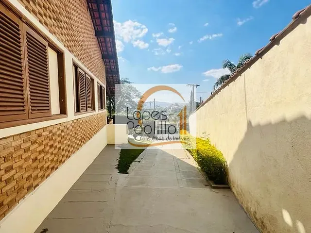 Casa com 522m² 4 quartos e 2 banheiros, à venda, no bairro Vila Santista em Atibaia