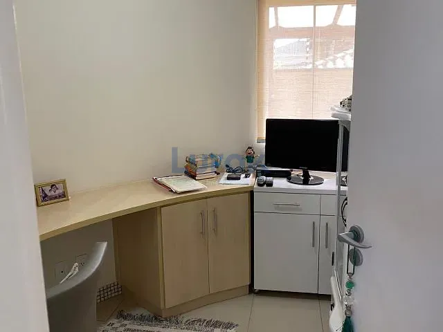 Casa com 300m² 3 quartos e 4 banheiros, à venda, no bairro Jardim Paiquerê em Valinhos