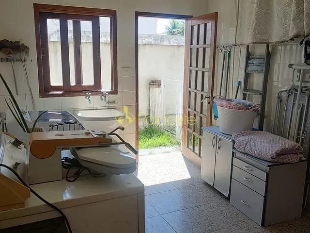 Casa com 1250m² 3 quartos e 4 banheiros, à venda, no bairro Centro em Tremembé