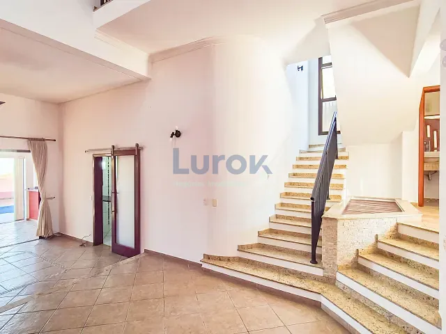 Casa com 360m² 4 quartos e 6 banheiros, à venda ou para alugar, no bairro Santa Cruz em Valinhos