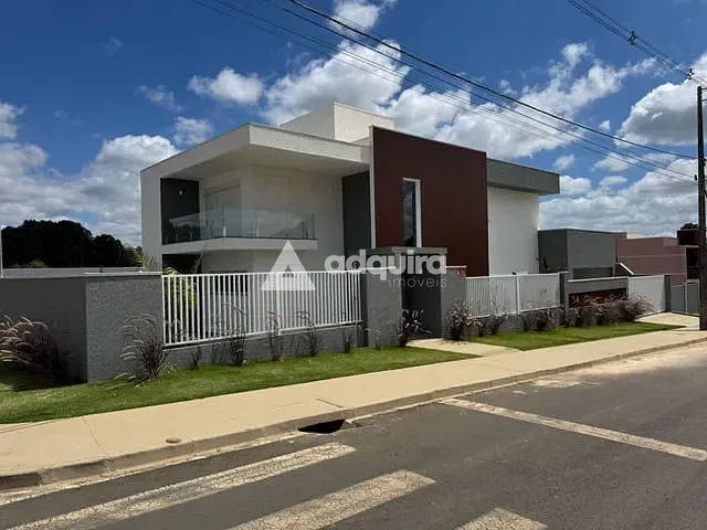 Casa com 420m² 3 quartos e 4 banheiros, à venda, no bairro Castroville em Castro