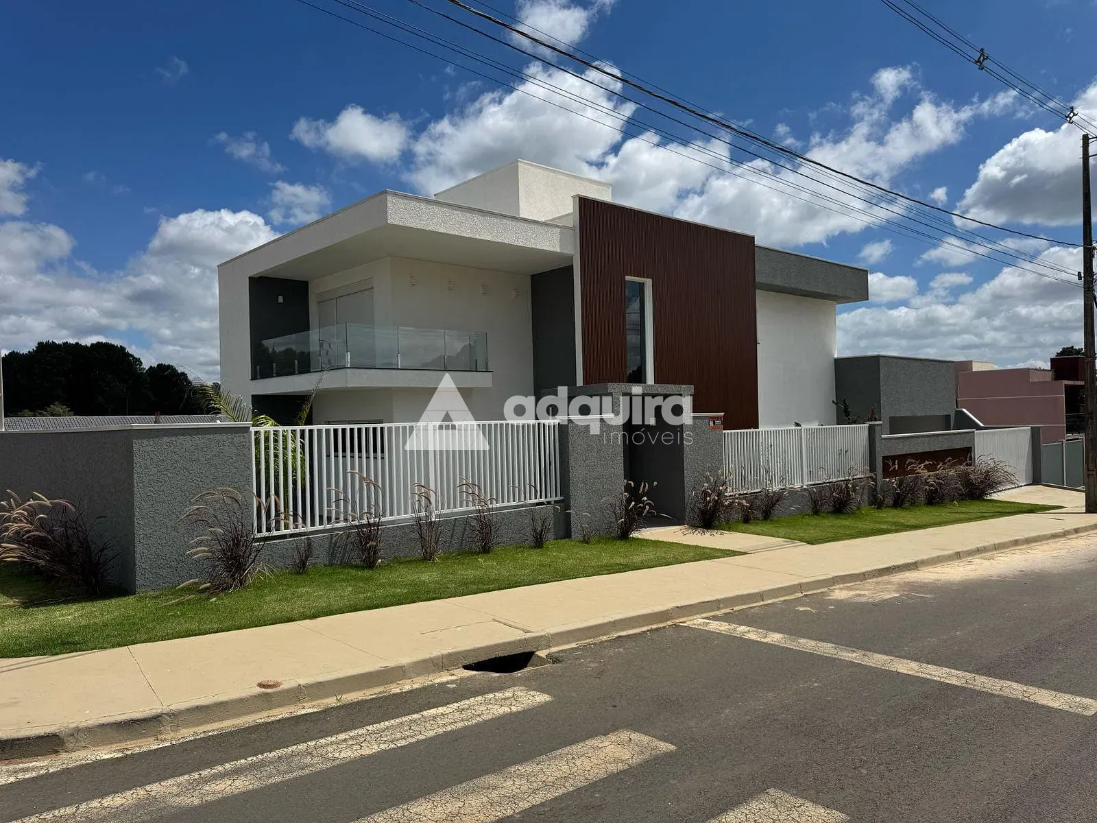 Casa, 3 quartos, 253 m² - Foto 1