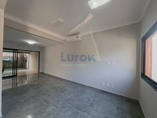 Casa com 175m² 3 quartos e 4 banheiros, para alugar, no bairro Chácaras Silvania em Valinhos