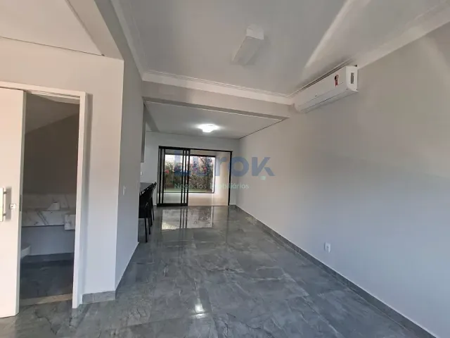 Casa com 175m² 3 quartos e 4 banheiros, para alugar, no bairro Chácaras Silvania em Valinhos