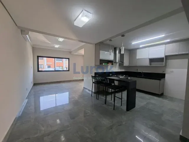 Casa com 175m² 3 quartos e 4 banheiros, para alugar, no bairro Chácaras Silvania em Valinhos