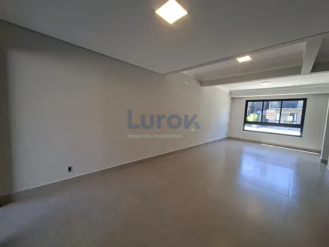 Casa com 203m² 3 quartos e 4 banheiros, para alugar, no bairro Chácaras Silvania em Valinhos