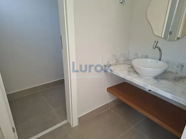 Casa com 203m² 3 quartos e 4 banheiros, para alugar, no bairro Chácaras Silvania em Valinhos