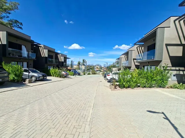Casa com 203m² 3 quartos e 4 banheiros, para alugar, no bairro Chácaras Silvania em Valinhos