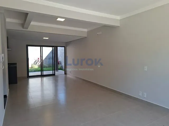 Casa com 203m² 3 quartos e 4 banheiros, para alugar, no bairro Chácaras Silvania em Valinhos