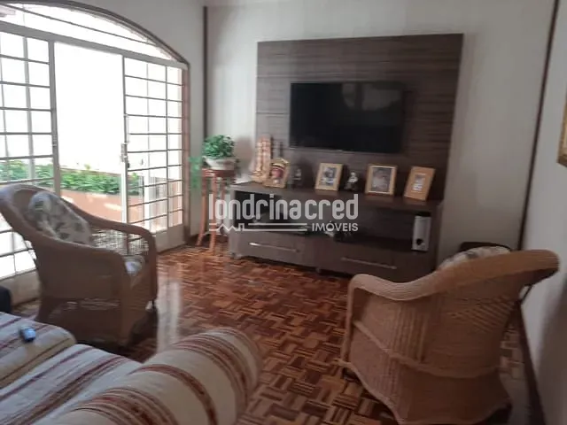 Casa com 365m², à venda, no bairro Coliseu em Londrina